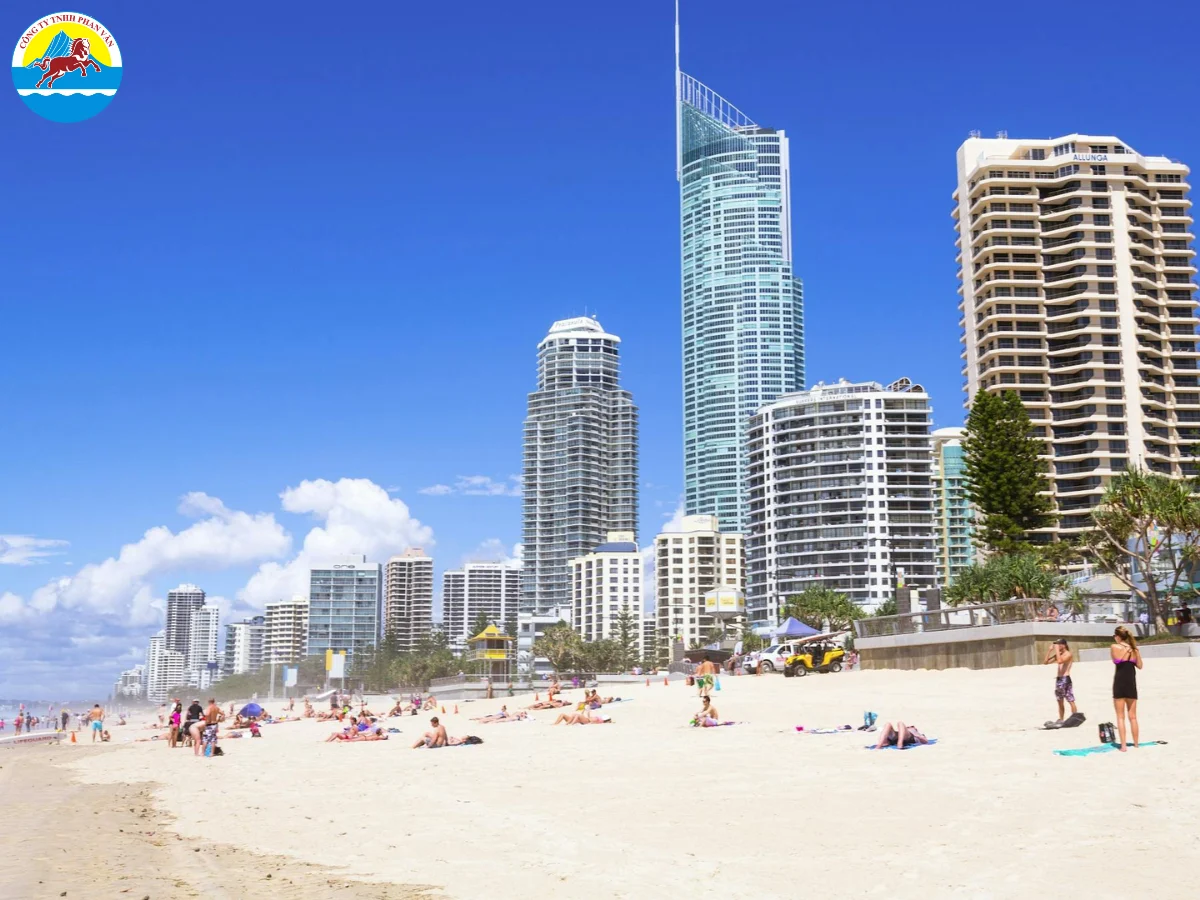 Bãi biển Surfers Paradise