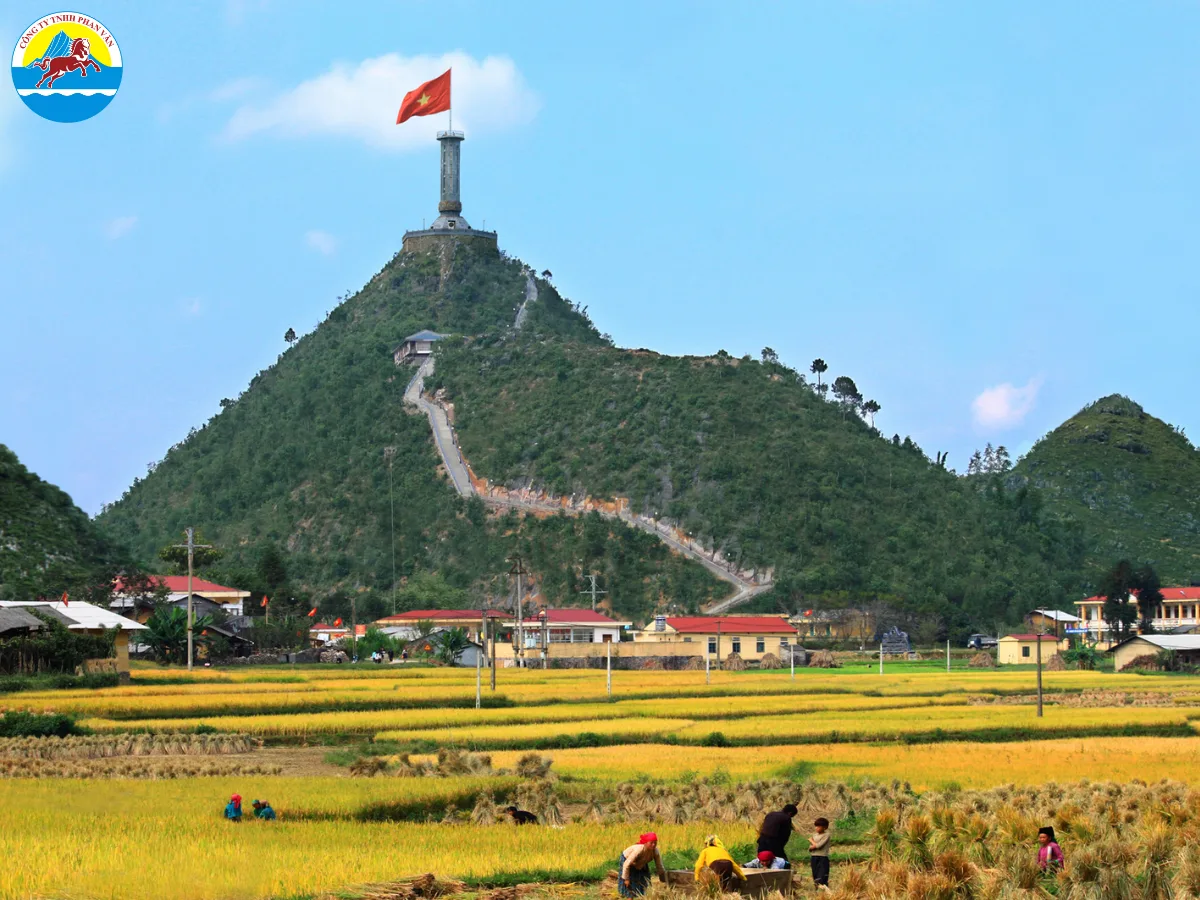 Cột Cờ Lũng Cú