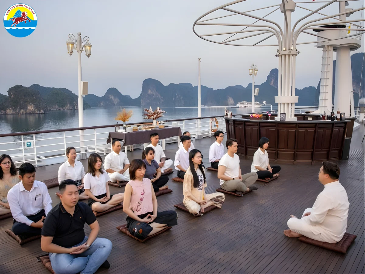 Tập dưỡng sinh trên boong tàu