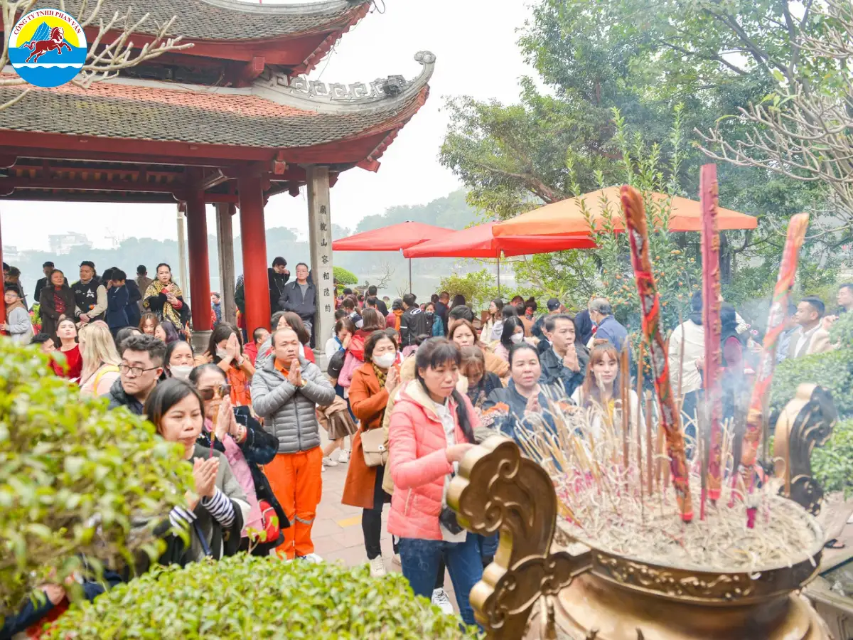 Lễ chùa cầu an đầu năm Hà Nội