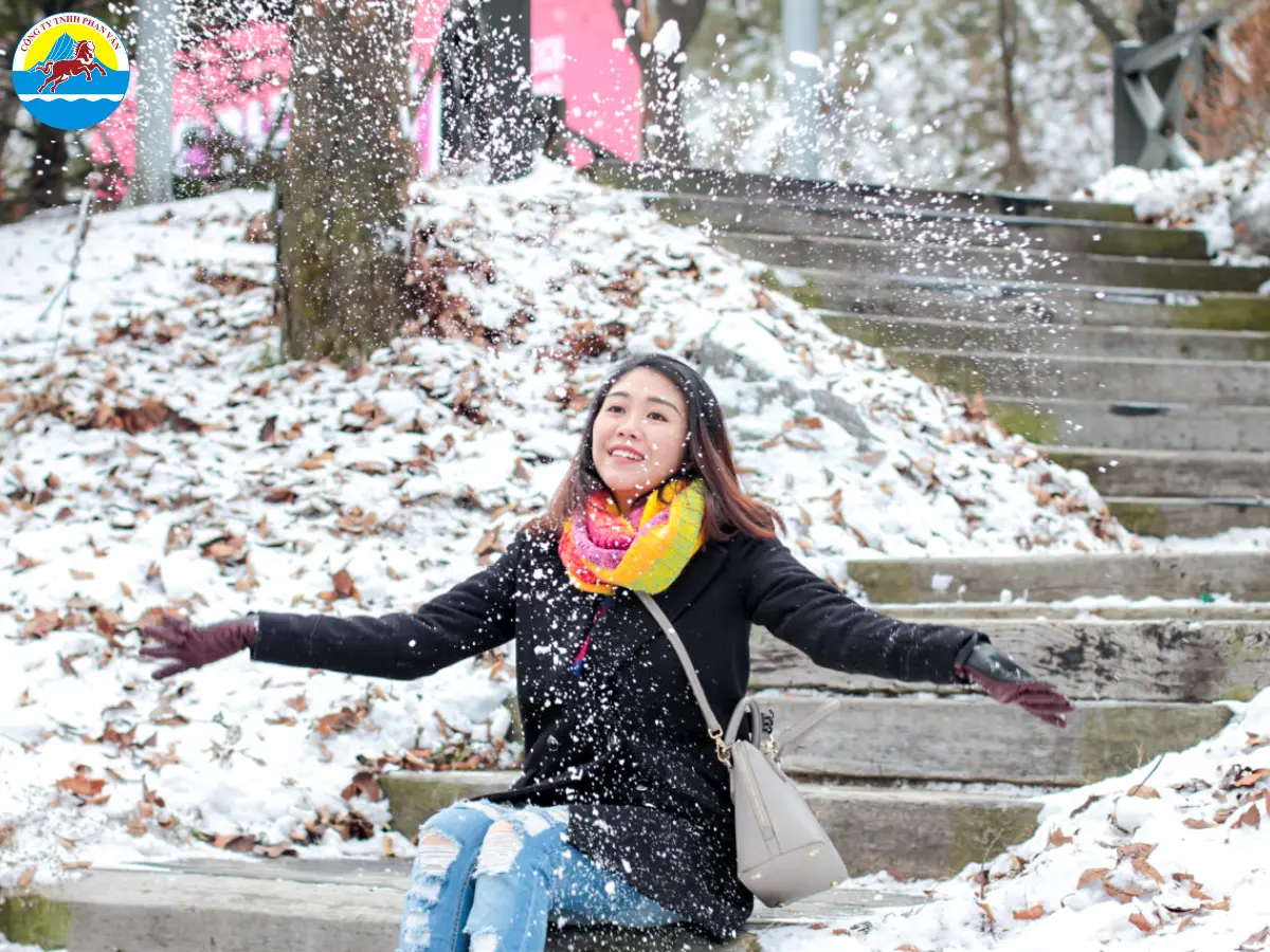 Thời tiết Hàn Quốc dịp Tết có nền nhiệt thấp nên lựa quần áo ấm bảo vệ cơ thể