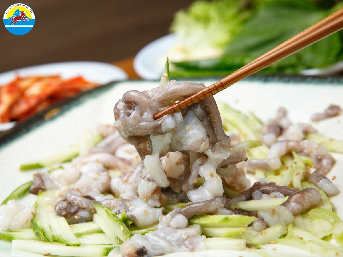 Bạn cũng có thể thử bạch tuộc sống để trải nghiệm cảm giác độc đáo