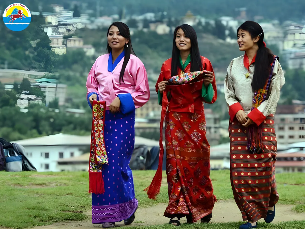 Ăn mặc lịch sự và kín đáo khi đến Bhutan