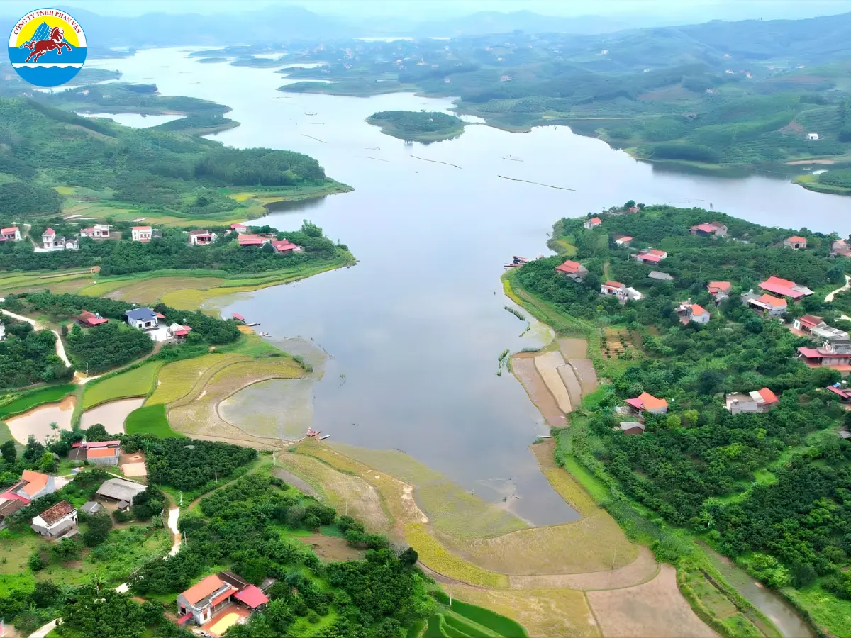 du lịch Hồ Cấm Sơn