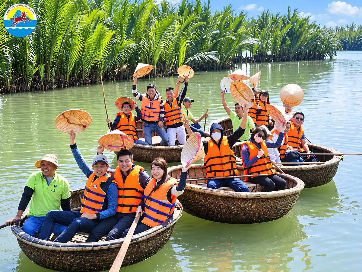 Thuyền thúng tại rừng dừa Cẩm Thanh