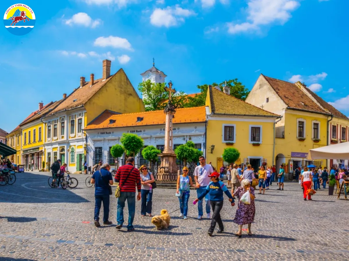 Tự túc và tour trọn gói đều có ưu và nhược điểm riêng