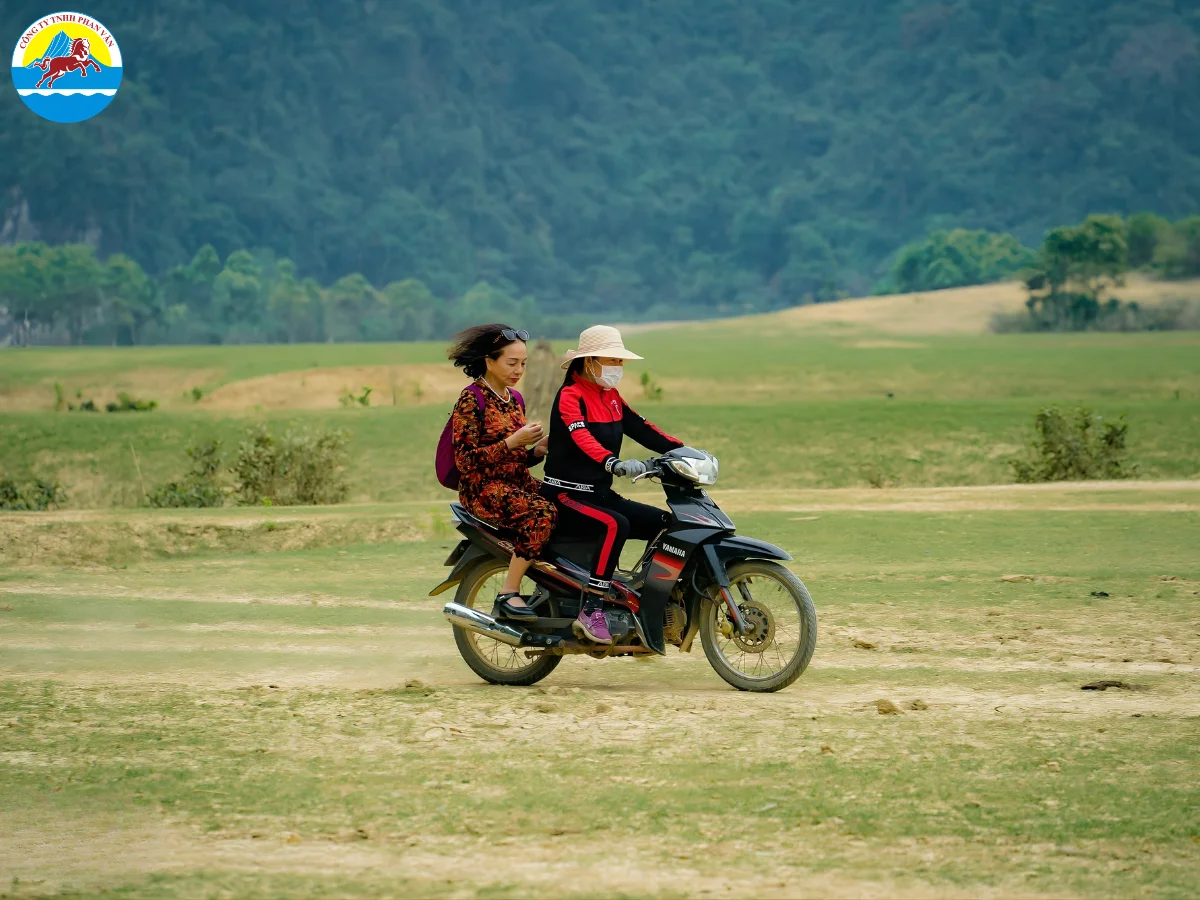 Bạn có thể đến Hữu Lũng bằng xe khách hoặc phương tiện cá nhân