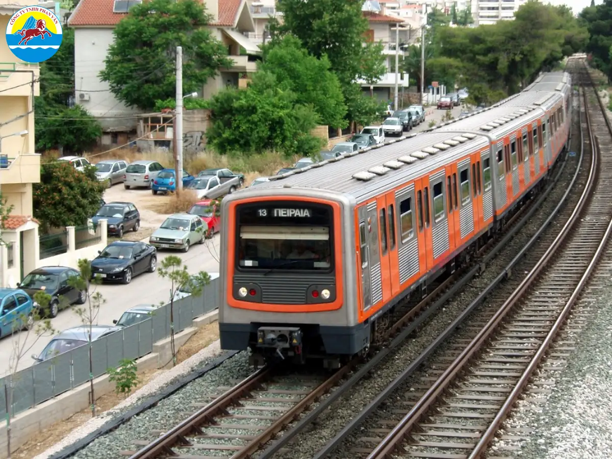 Tàu điện ngầm Metro tại Athens chạy nhanh và tiện lợi
