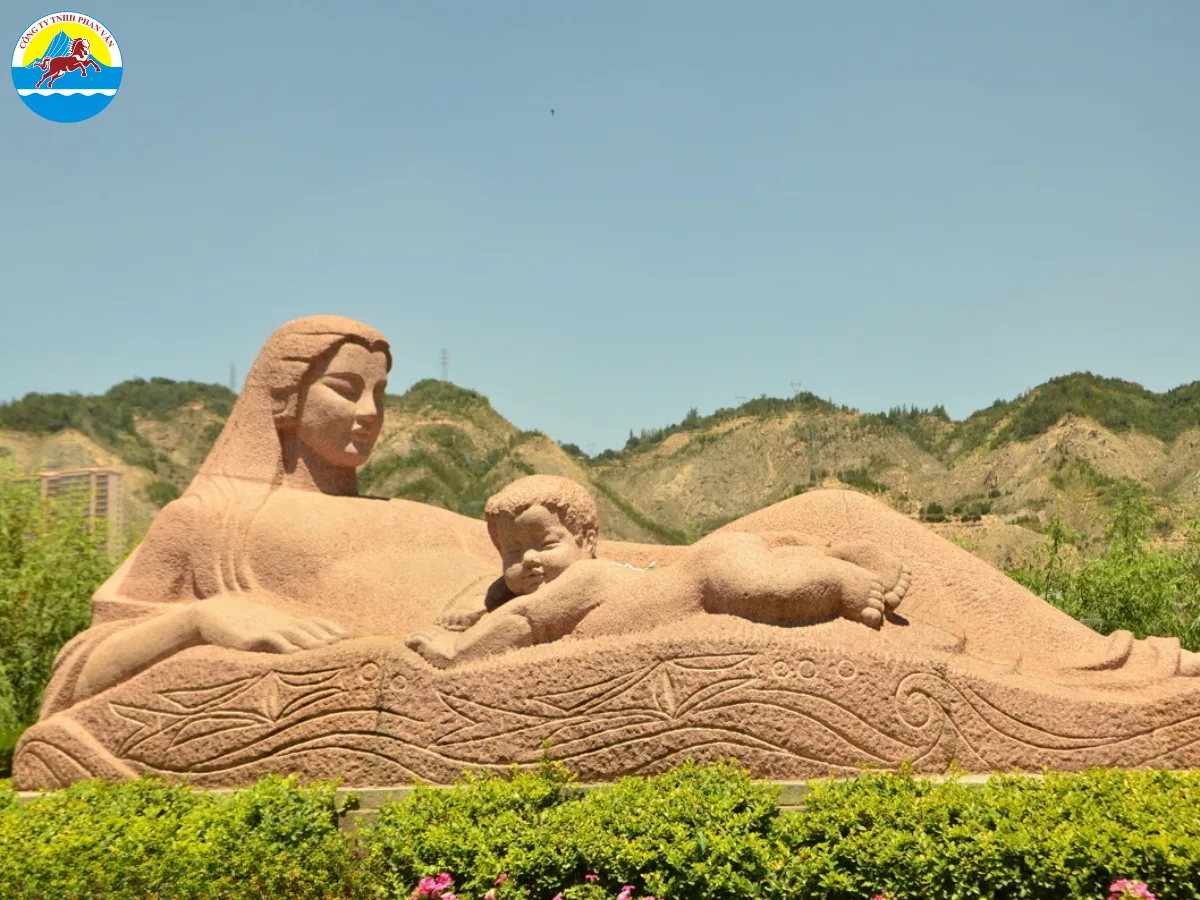 Tượng Mẹ Hoàng Hà