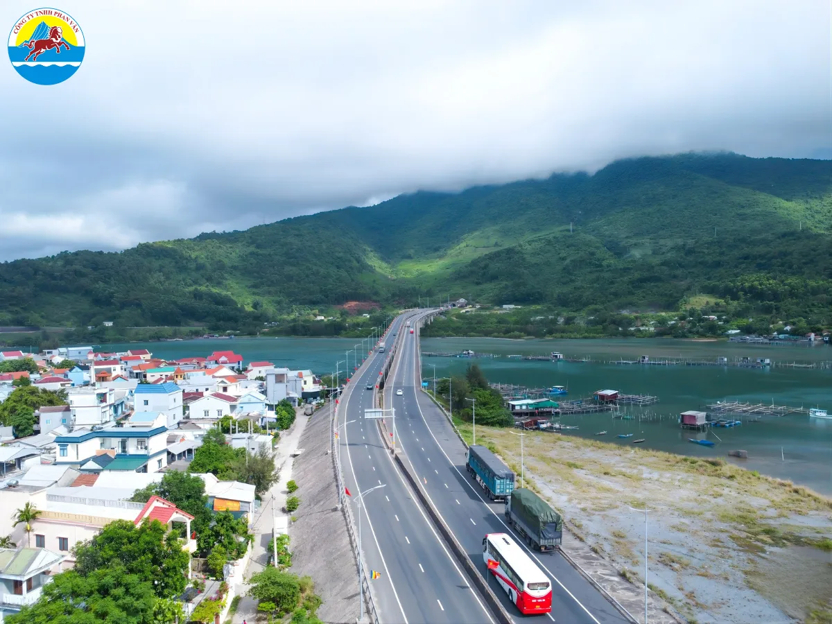 du lịch Lăng Cô​