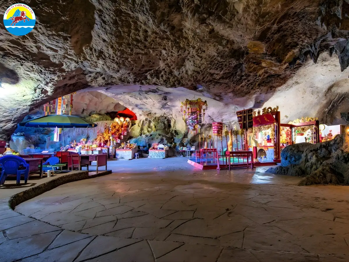 Tham quan quần thể di tích Động Tam Thanh