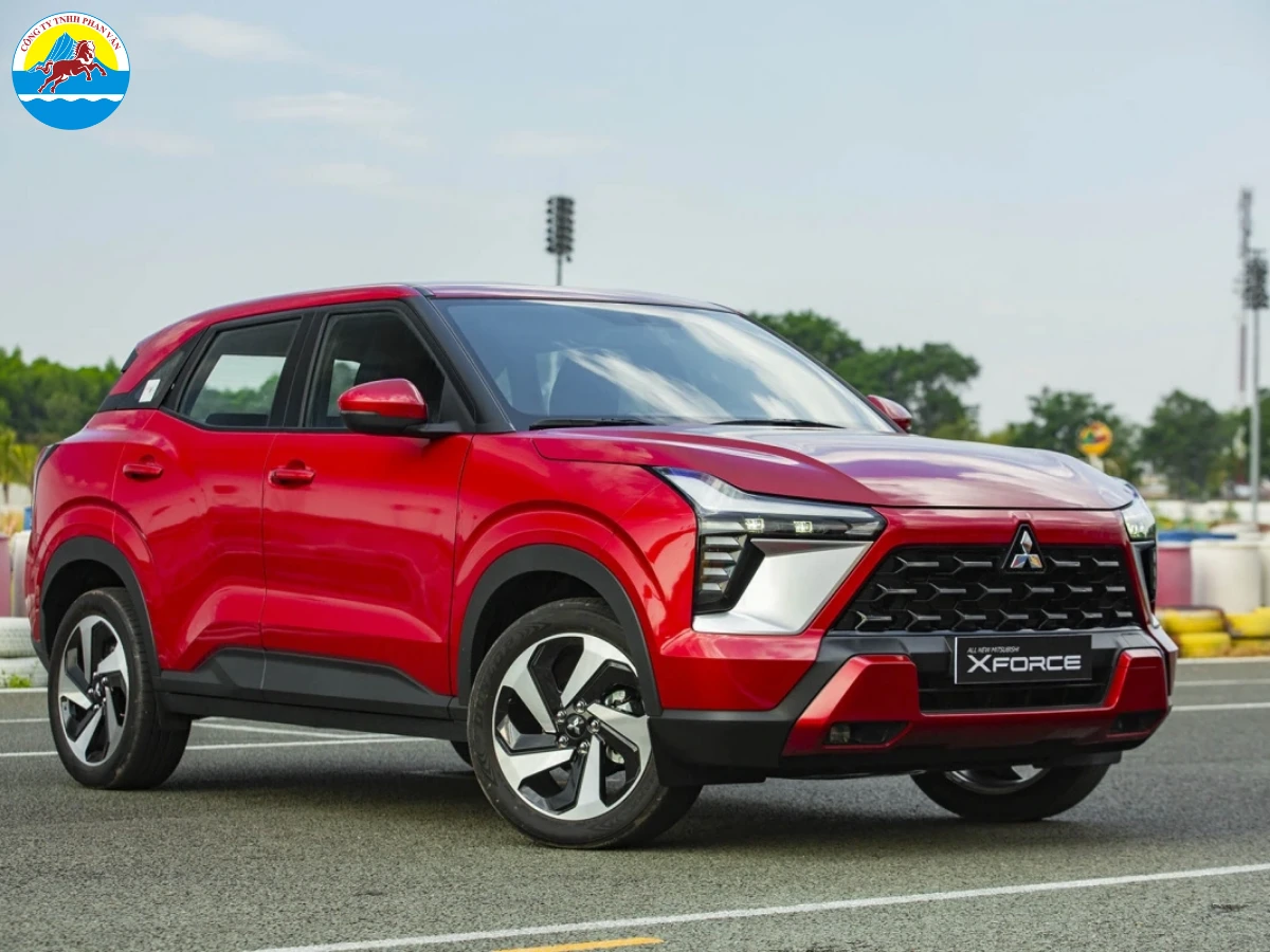 Địa hình Lào đa phần là đồi núi, dốc quanh co, nên các dòng xe gầm cao như SUV