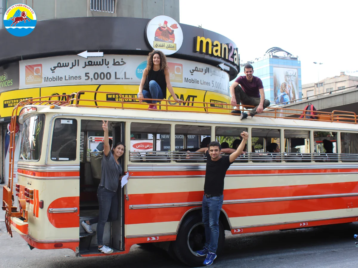 Hãy đi xe buýt để tiết kiệm chi phí 