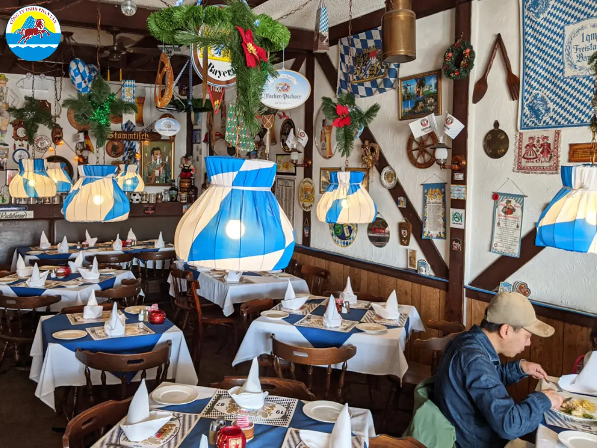 Ẩm thực ở đây cũng có mức giá cao