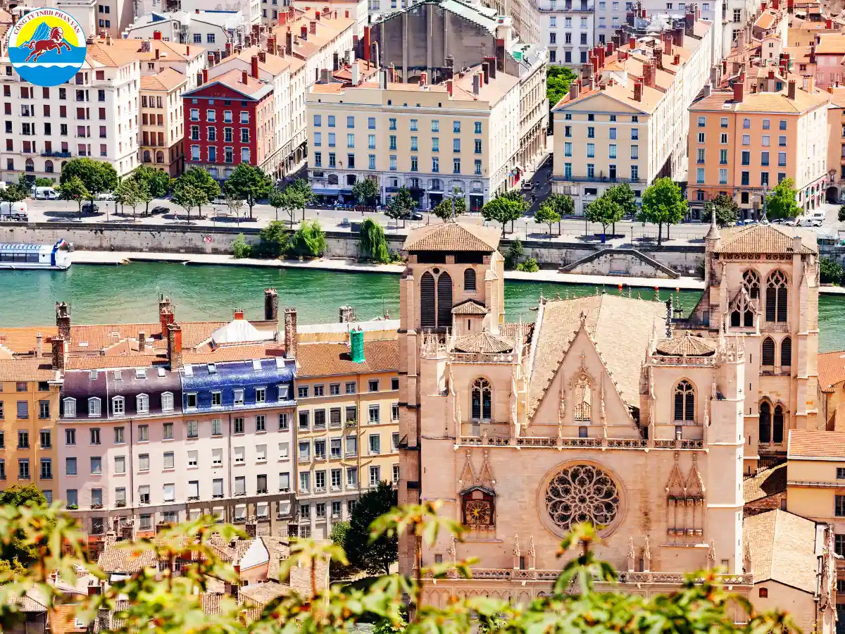 Thời tiết Lyon thay đổi theo từng mùa và mang đến trải nghiệm khác biệt cho du khách