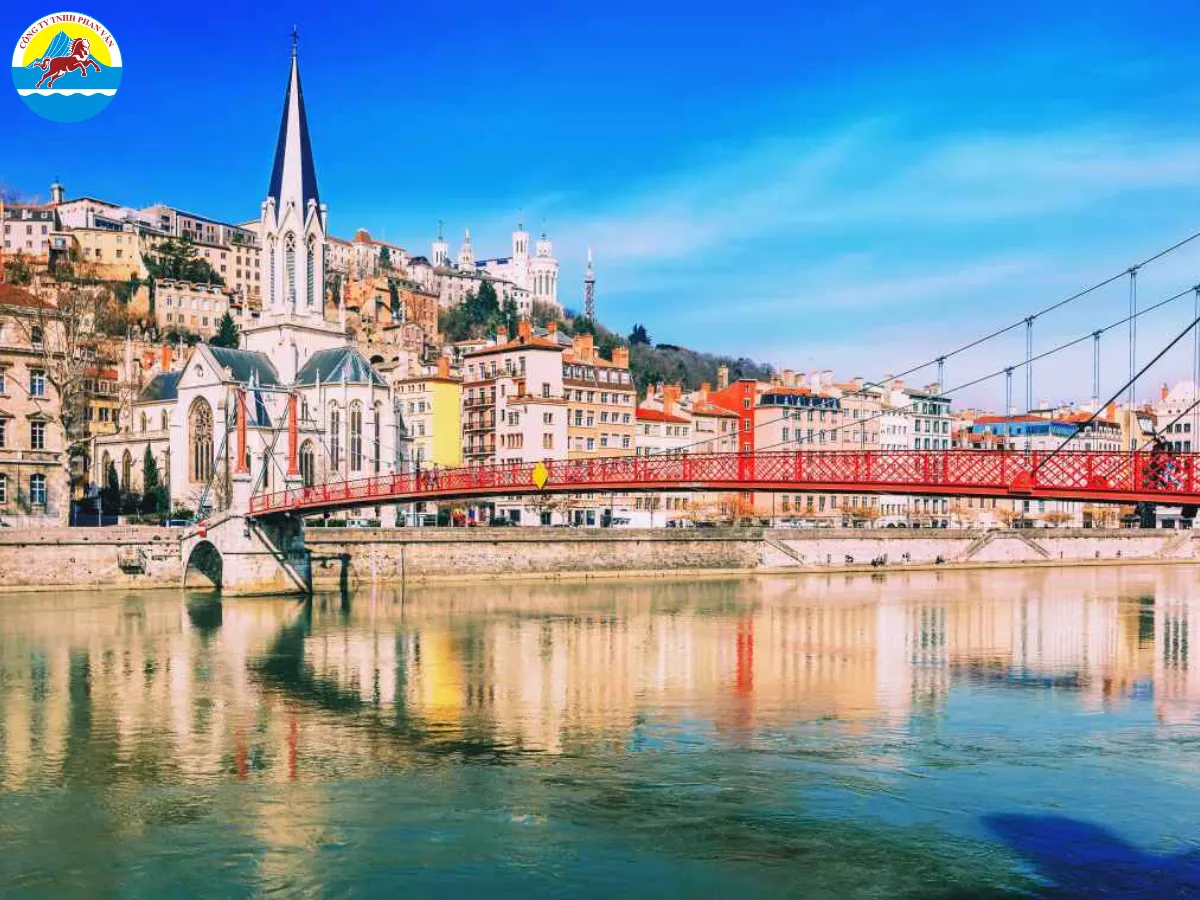 Du lịch theo tour giúp tiết kiệm thời gian và chi phí