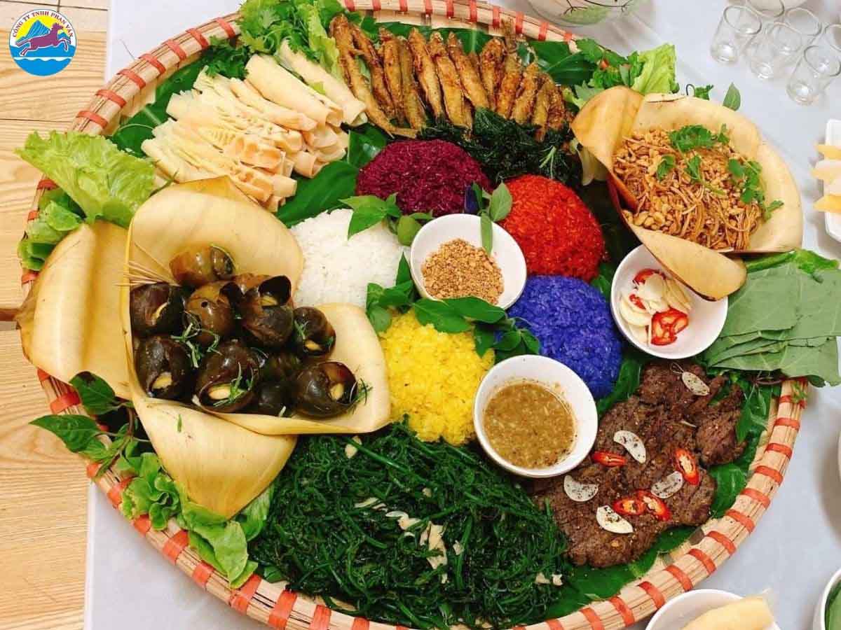 Xôi nếp nương bảy màu nổi tiếng Mai Châu