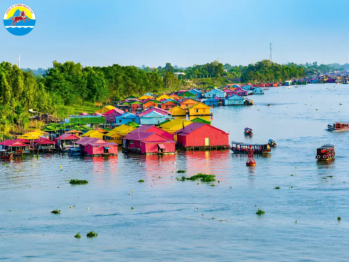 Tham quan làng bè cá nuôi trên sông Châu Đốc