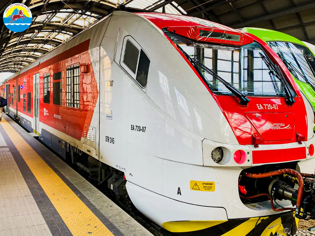 Tàu Malpensa Express đưa bạn từ sân bay Malpensa về trung tâm Milan
