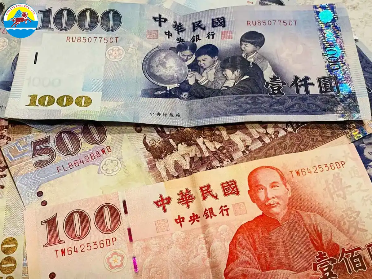 Du khách nên đổi sẵn MNT tại Việt Nam