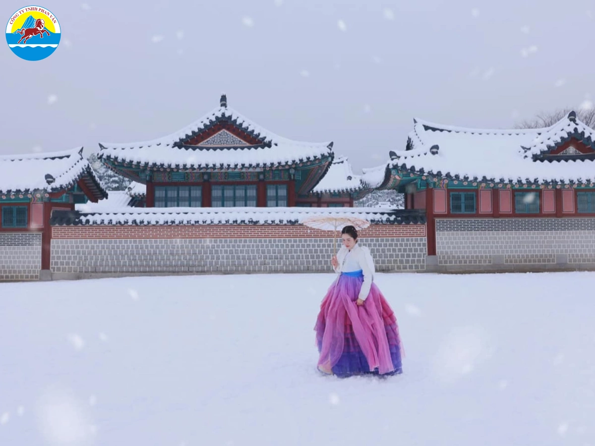 Cung điện Gyeongbokgung phủ tuyết