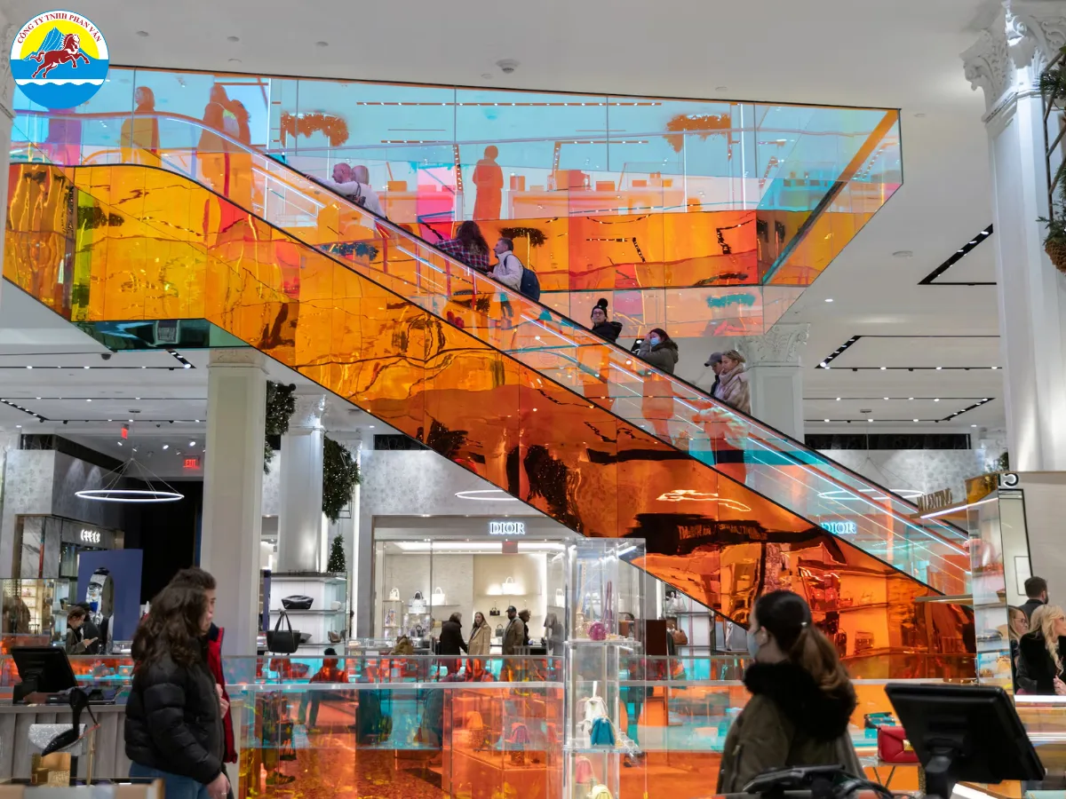 Săn hàng hiệu dịp cuối năm