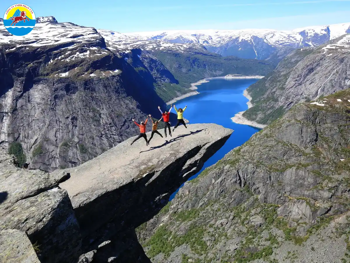 Vách đá Trolltunga