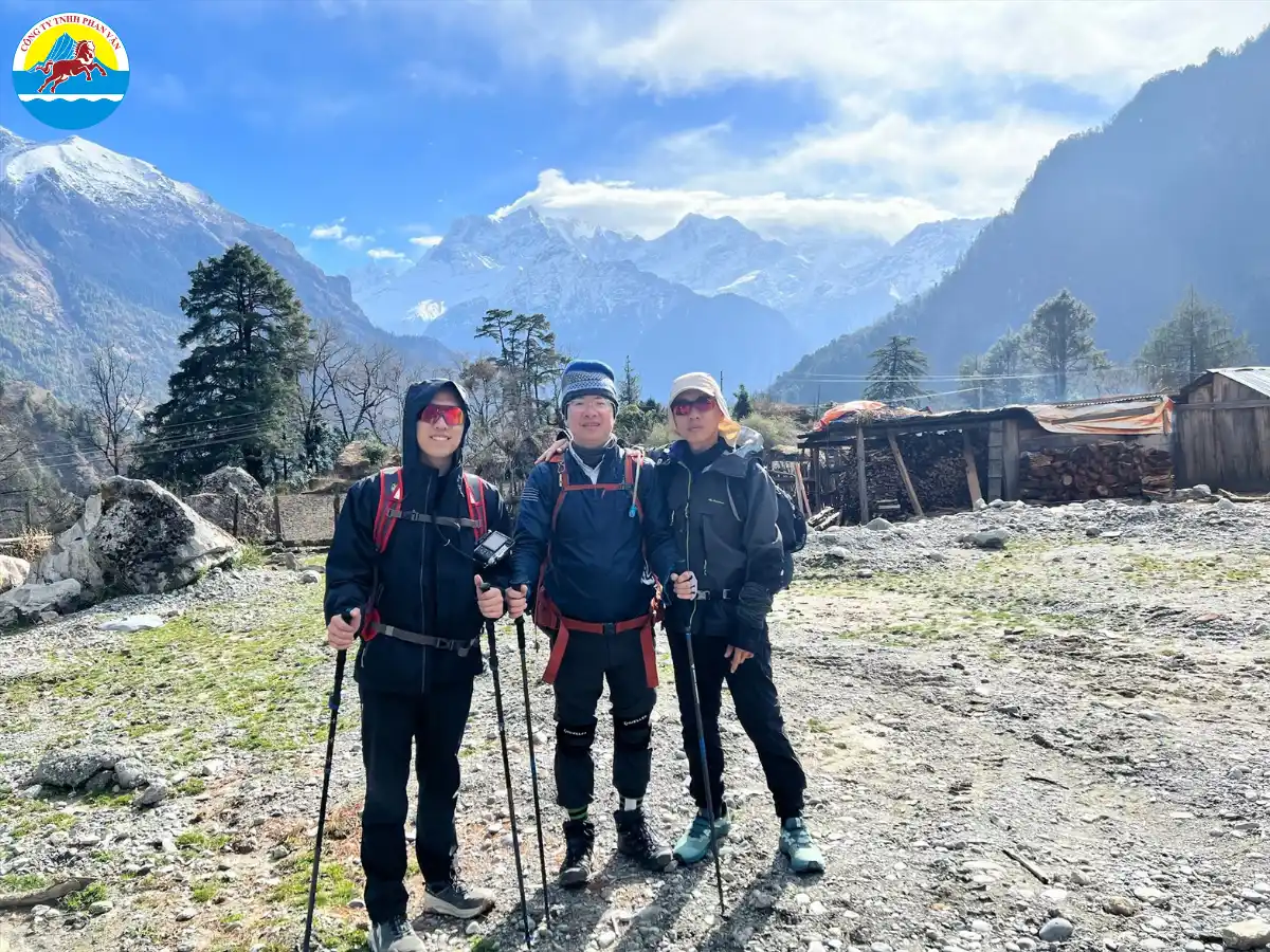 Du khách trekking nên chú ý cẩn trọng vì các vùng núi Nepal rất cao và địa hình hiểm trở