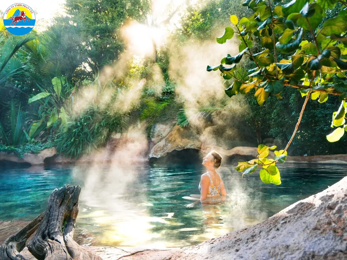 Suối nước nóng tự nhiên