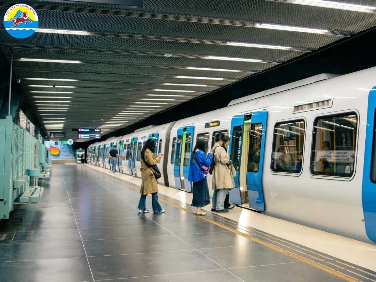 Tàu điện ngầm (Metro) là lựa chọn nhanh và tiết kiệm nhất