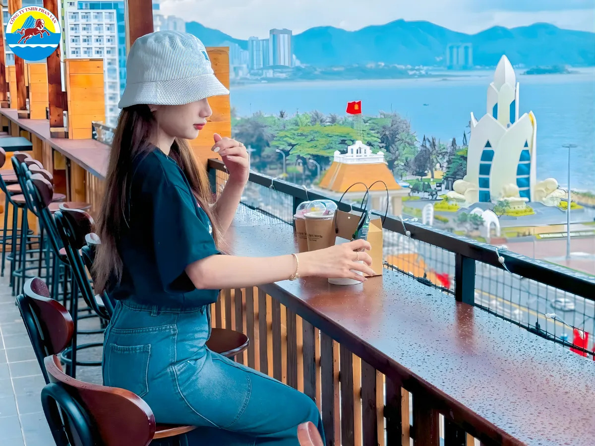 Ngắm mưa biển
