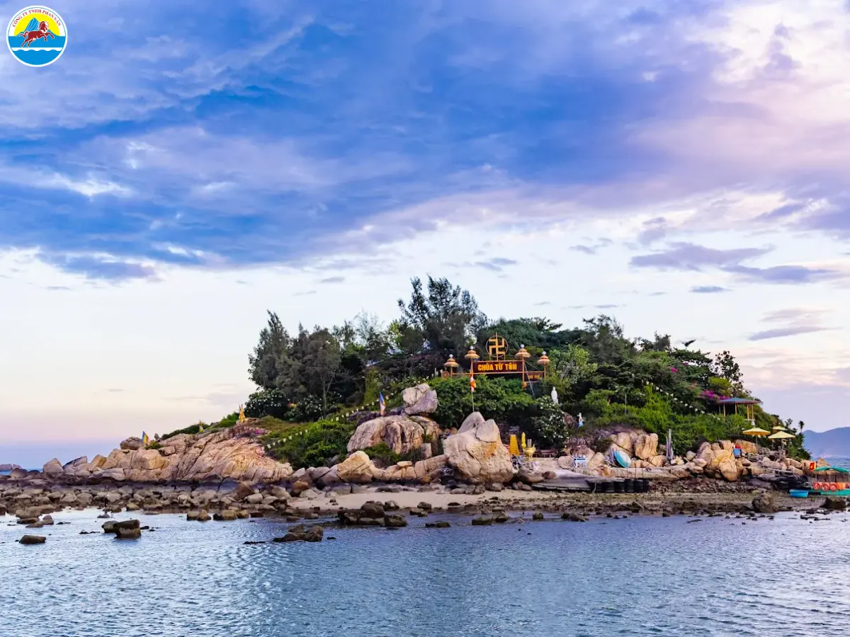 đi nha trang tháng 2​