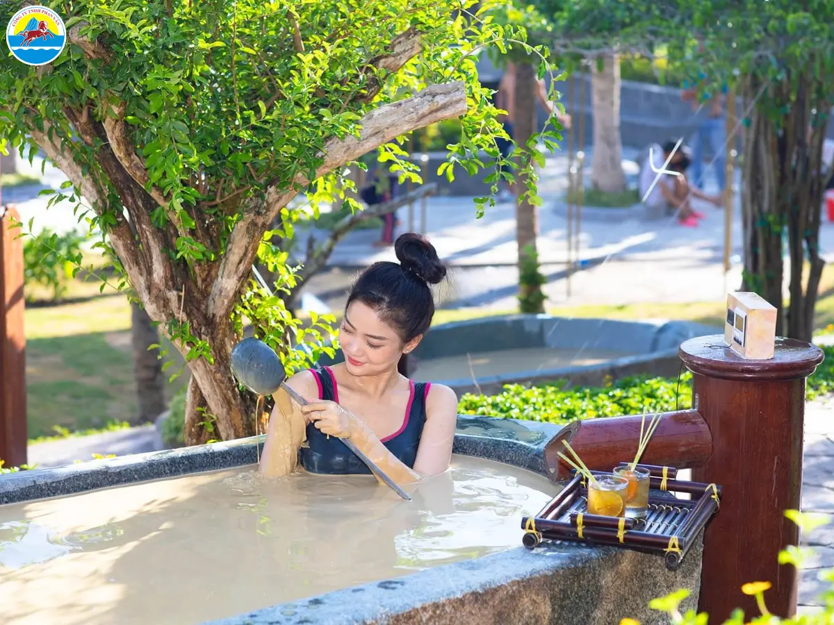 đi nha trang tháng 2​
