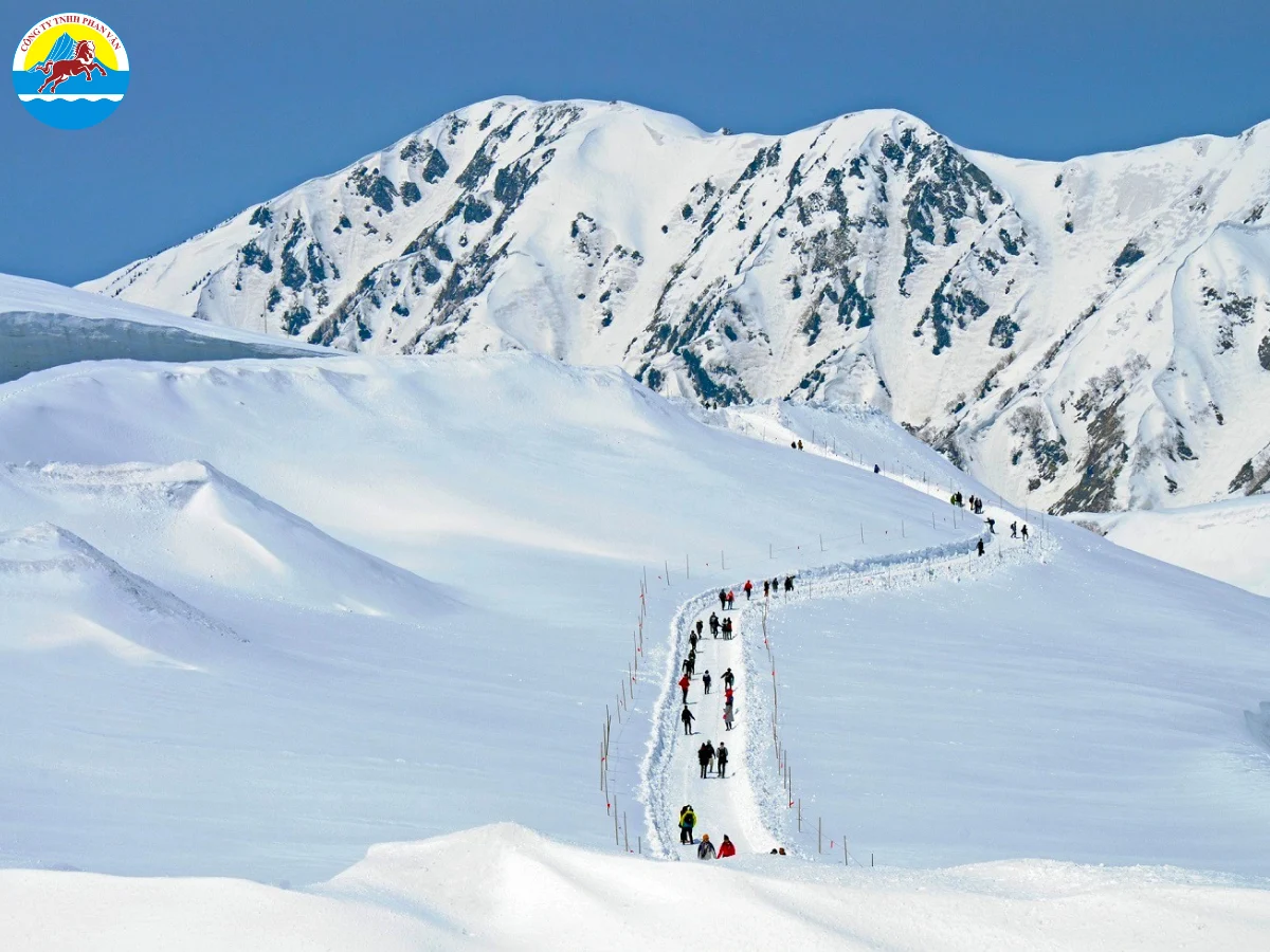 Khám phá Con đường Tuyết Tateyama Kurobe Alpine