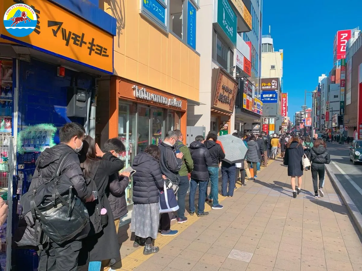 Người Nhật tuân thủ nghiêm ngặt tại nơi công cộng