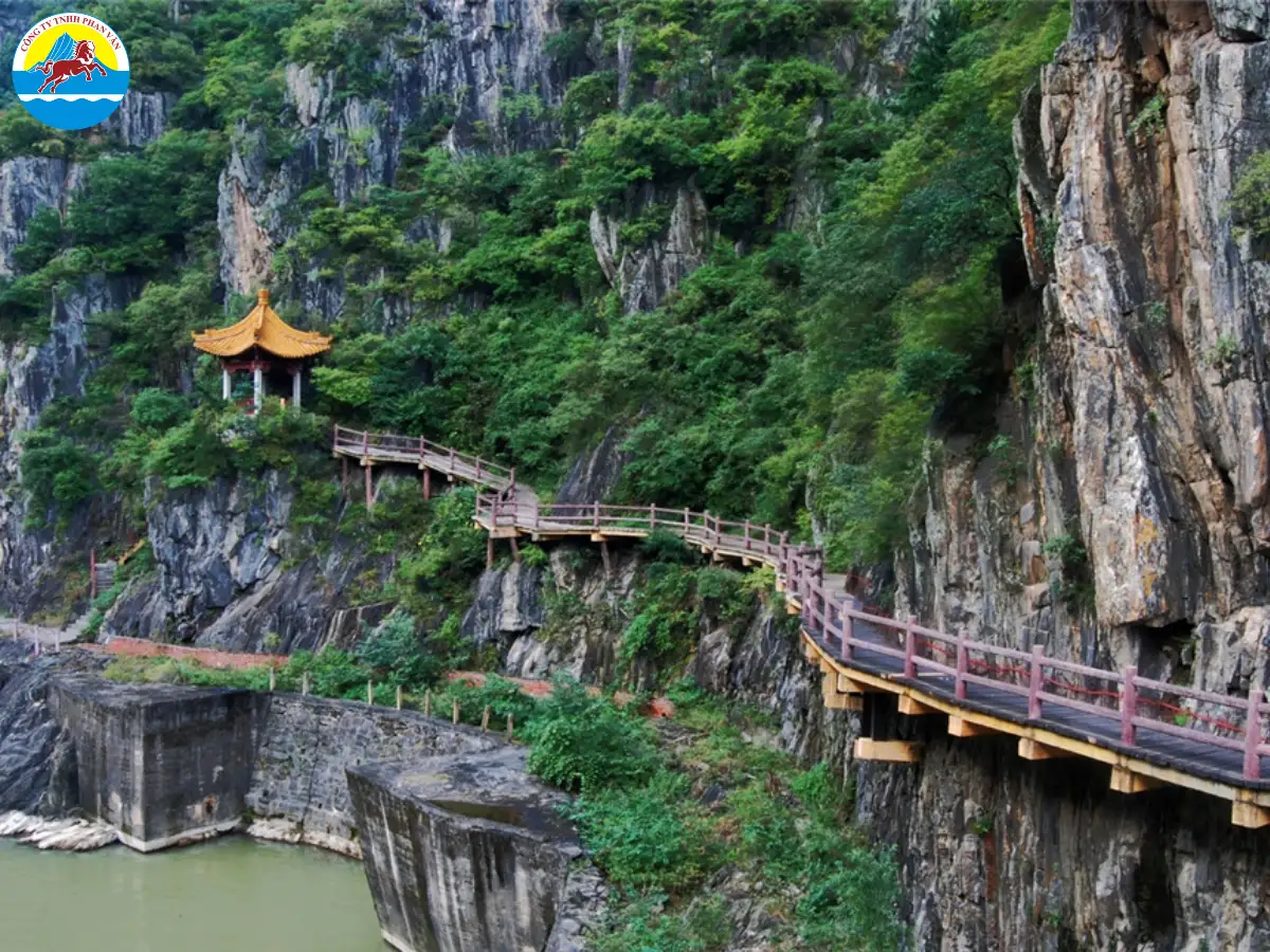 Đường ván Trường Không