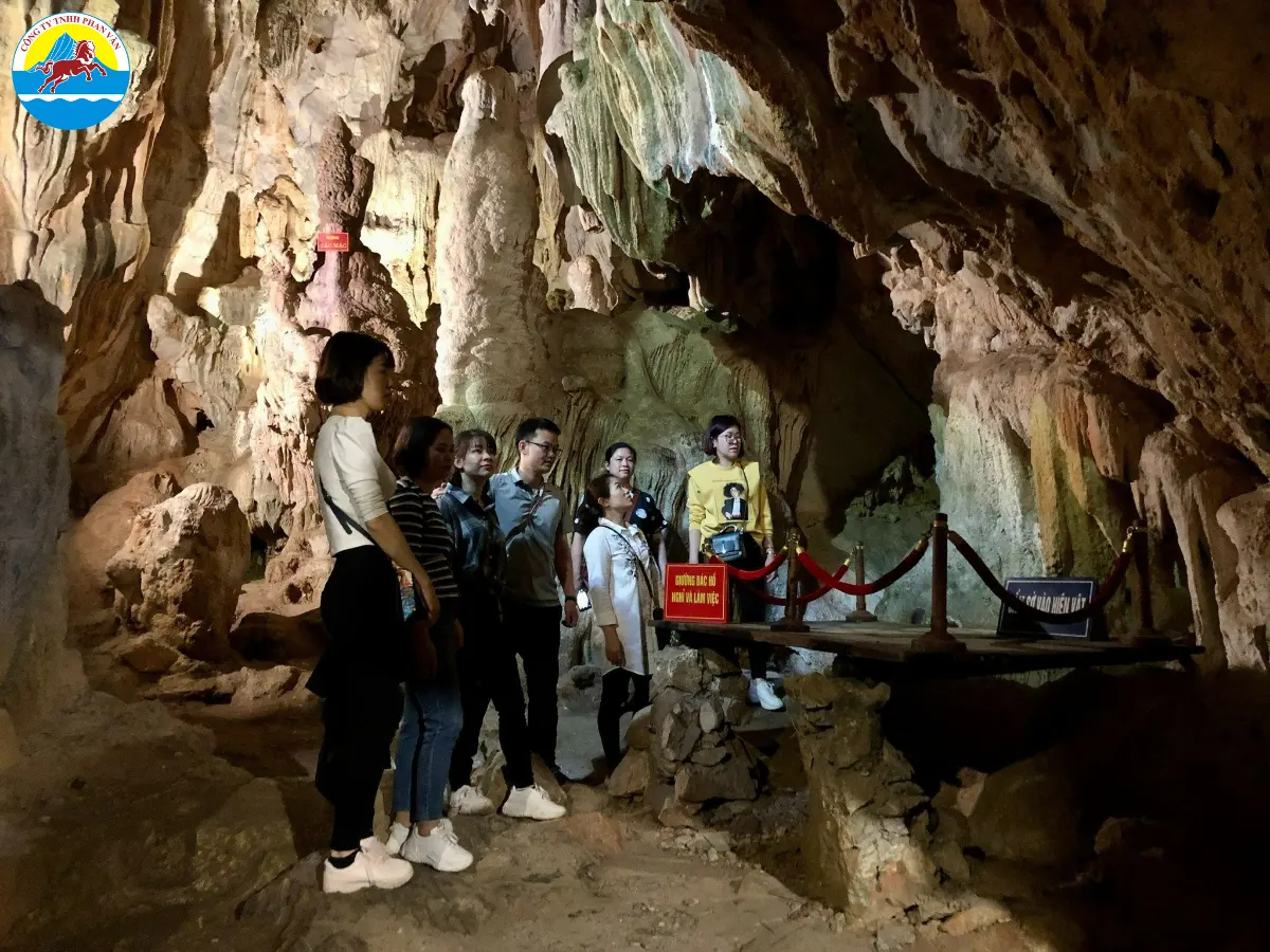 Hang Cốc Bó