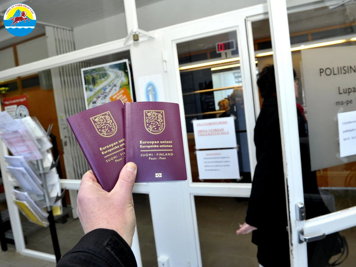 Du khách Việt Nam cần xin Visa Schengen loại C