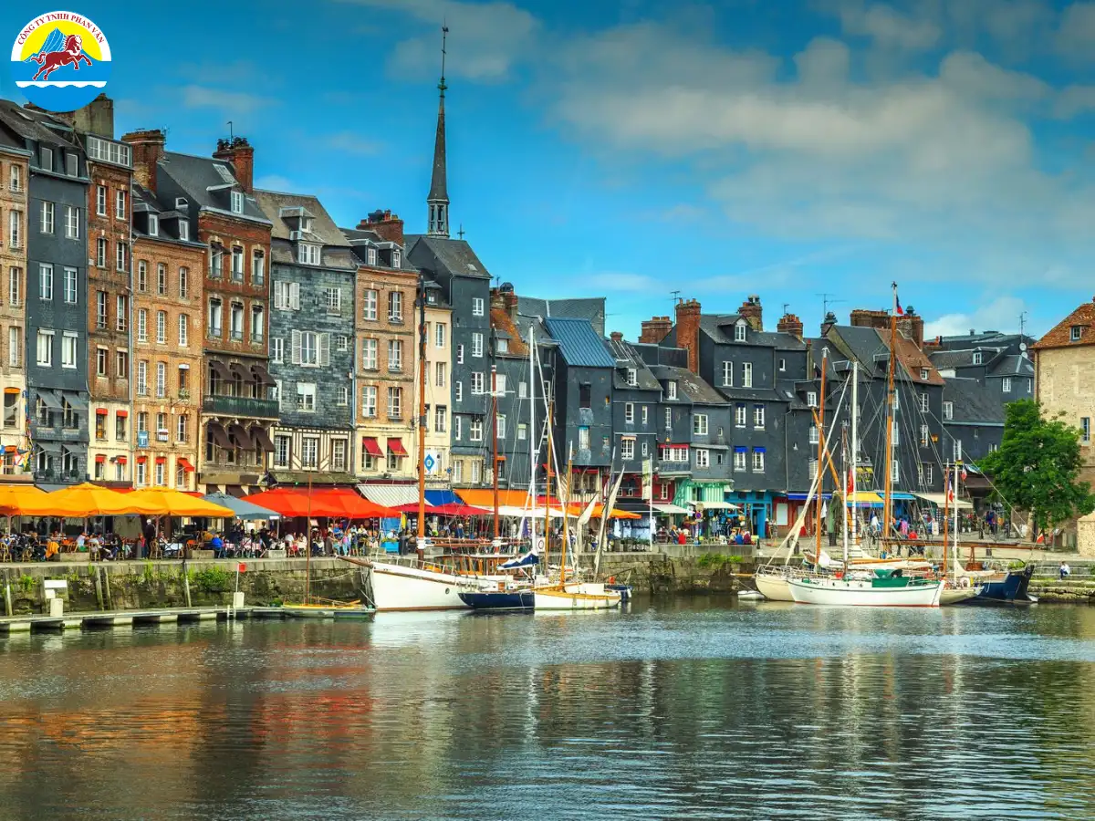 Mỗi vùng đất trên nước Pháp mang vẻ đẹp riêng theo từng mùa