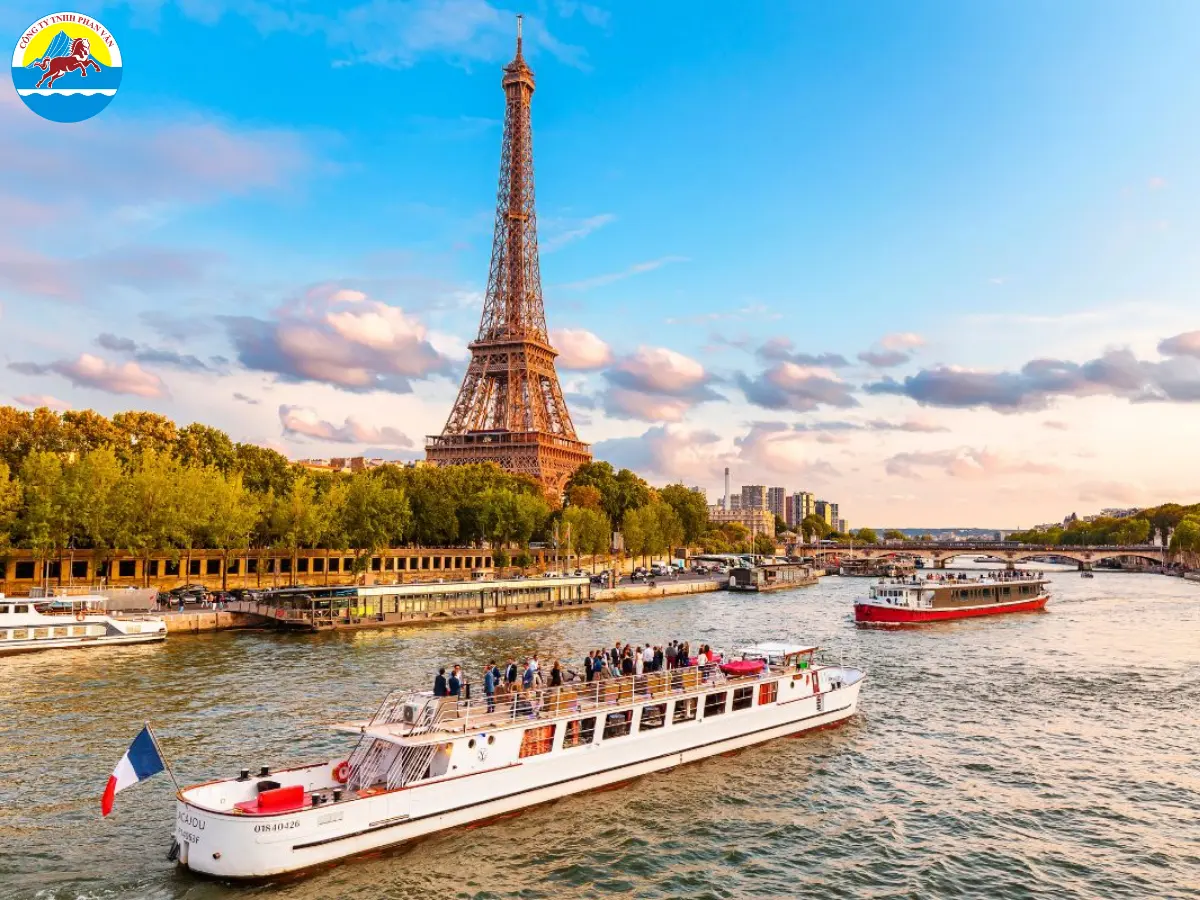 Du thuyền trên Sông Seine