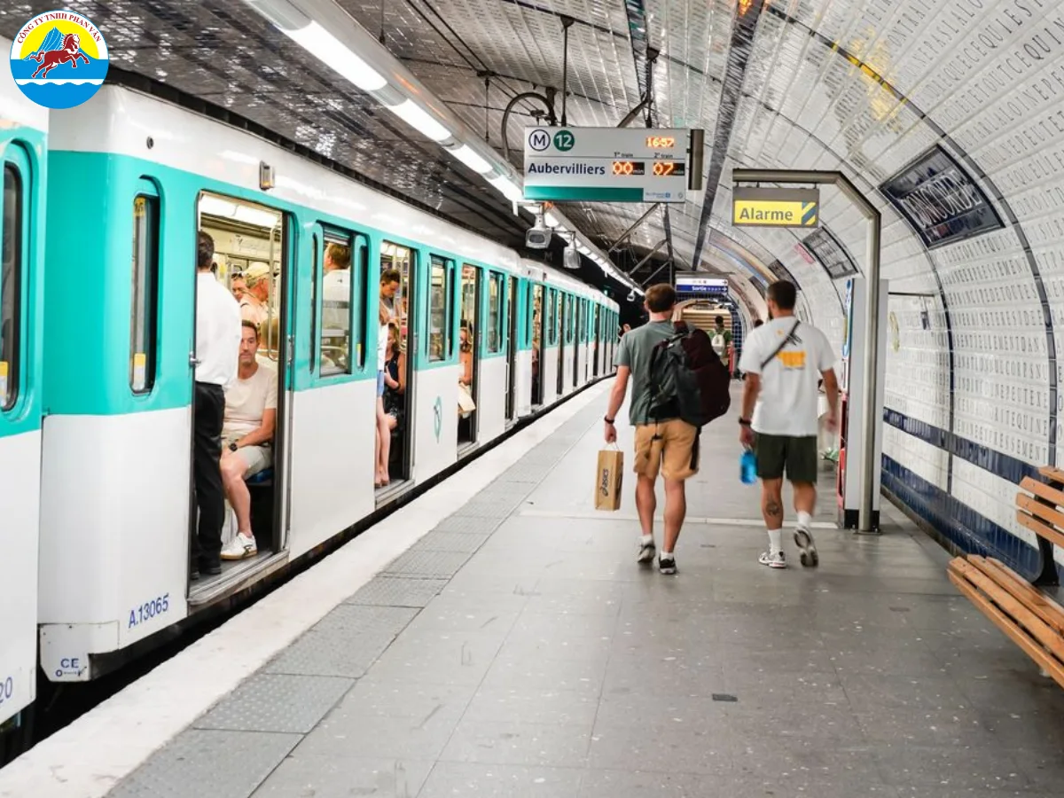 Metro và xe buýt Paris phủ sóng khắp thành phố