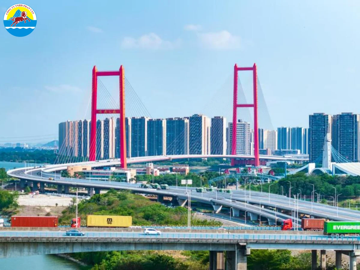 Phật Sơn là thành phố thuộc tỉnh Quảng Đông, nổi tiếng với võ thuật và gốm sứ Shiwan