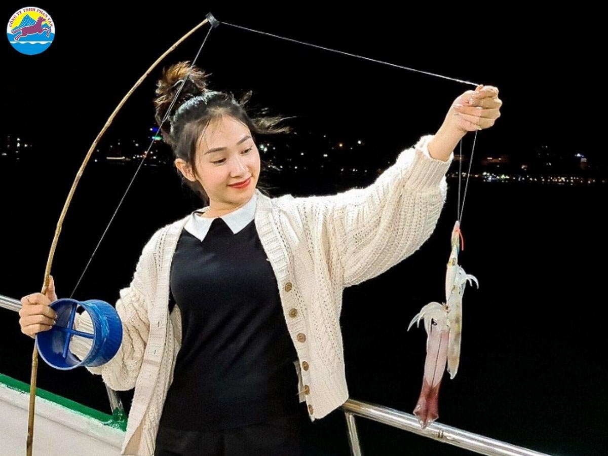 Thử thách câu mực đêm trên biển