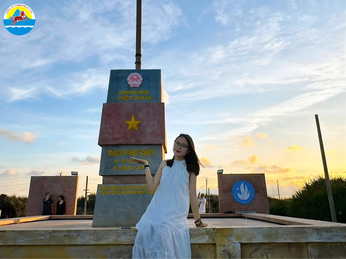 Cột cờ chủ quyền