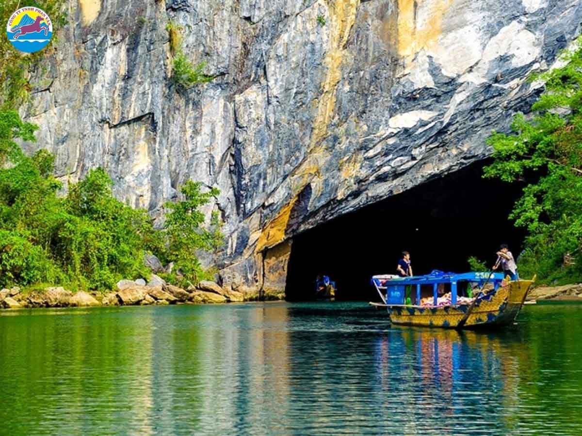 Hãy đến Quảng Bình vào tháng 11 nếu bạn muốn khám phá vẻ đẹp thiên nhiên yên bình