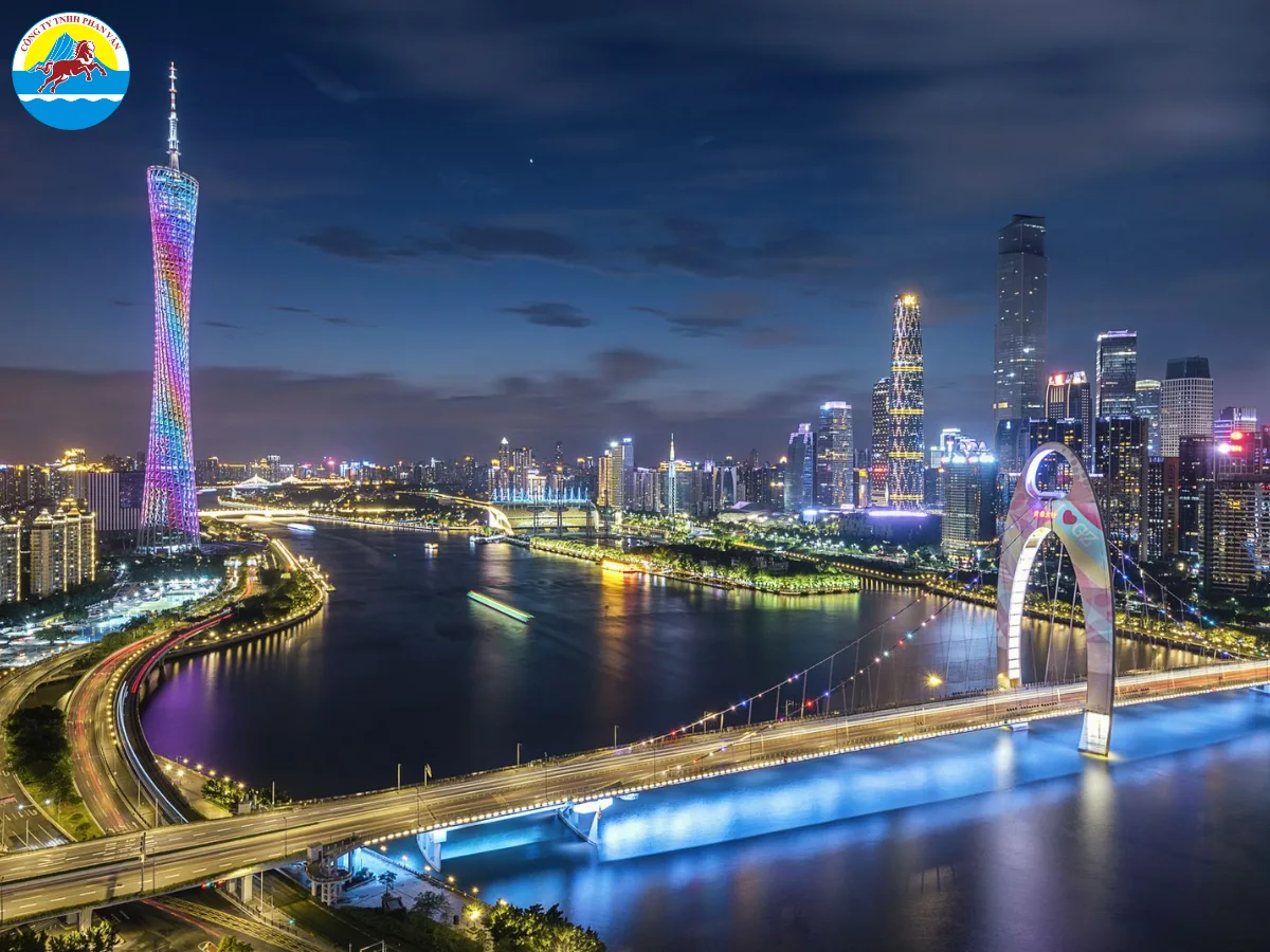 Khí hậu Quảng Châu thuộc vùng cận nhiệt đới ẩm, với bốn mùa rõ rệt