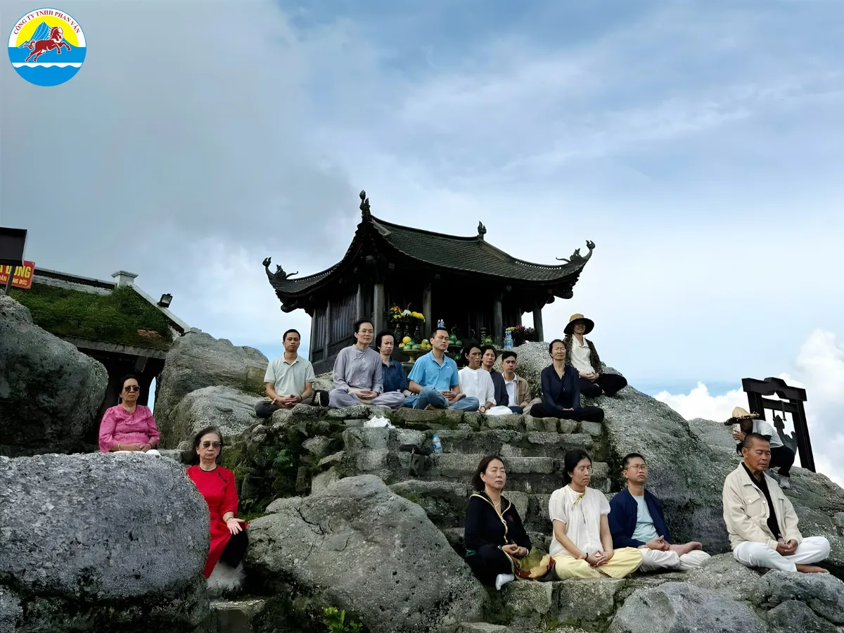 Tự túc mang lại sự chủ động, còn tour mang lại sự an tâm