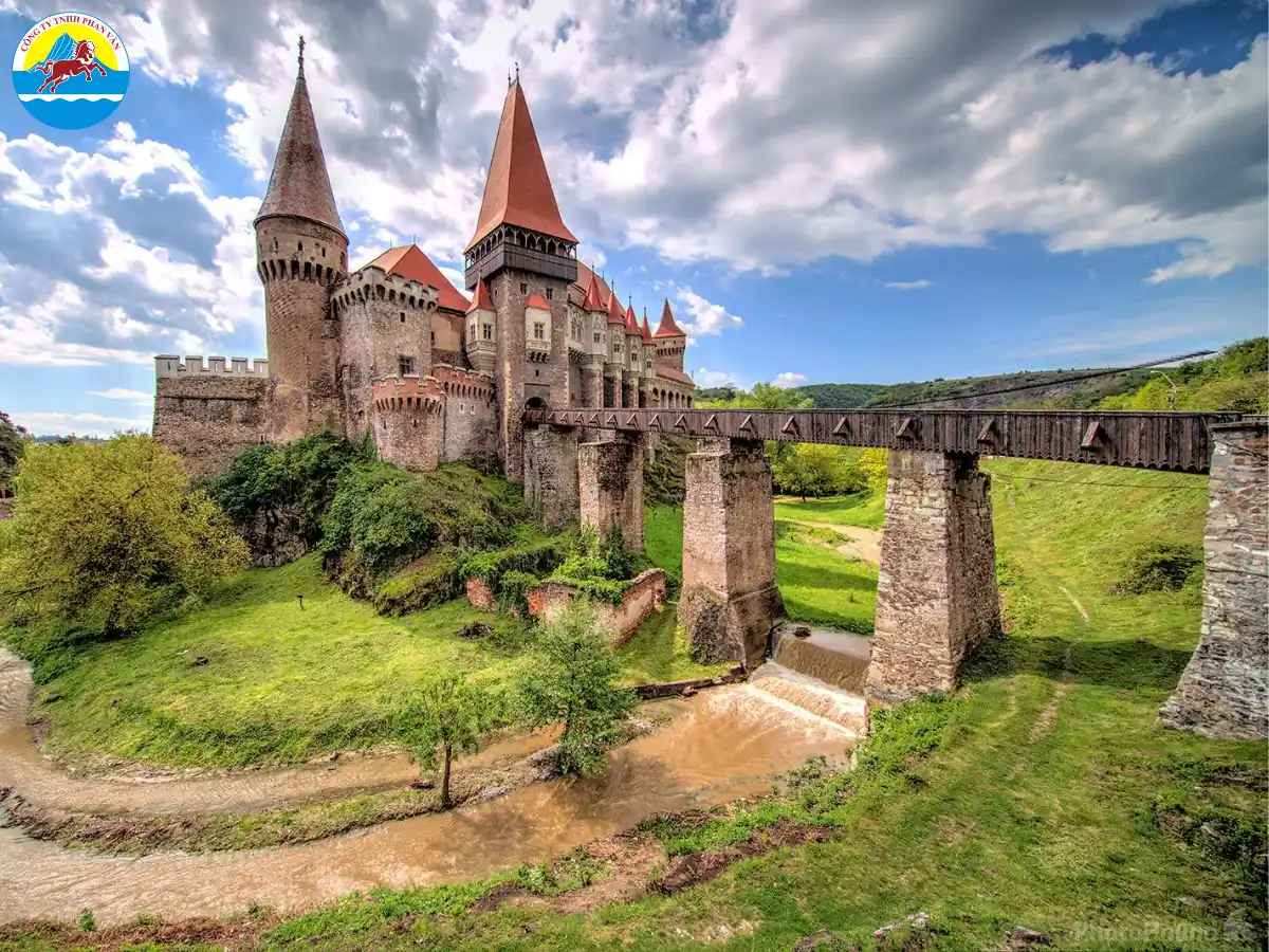 Lâu đài Corvin (Corvin Castle)