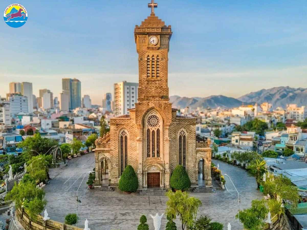 Nhà thờ Đá cổ mang kiến trúc Pháp