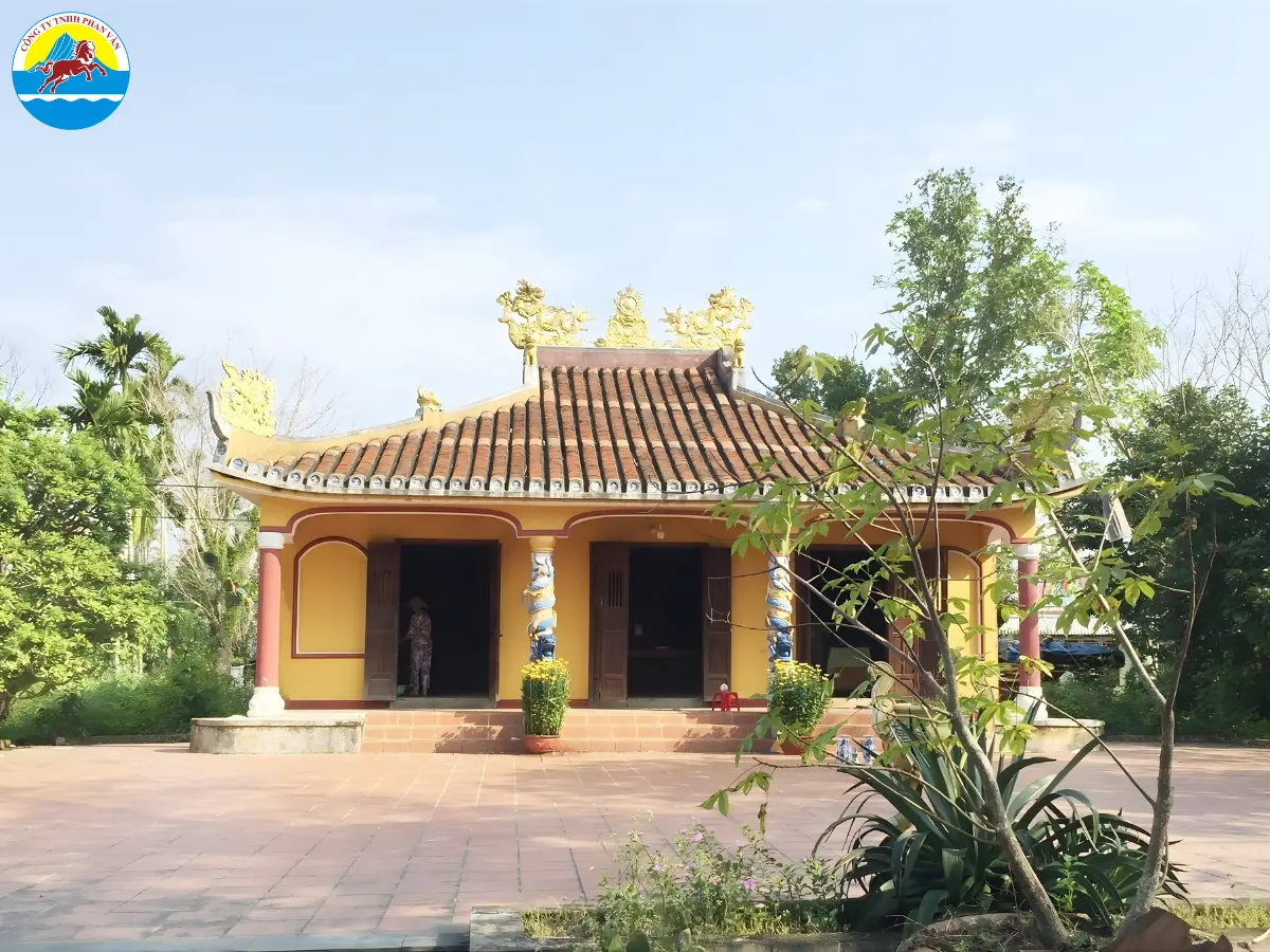 Đình làng Thạch Tân